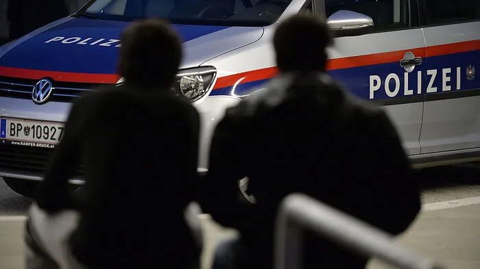 Fünf Flüchtlinge wurden von der Polizei nach Traiskirchen gebracht (Symbolfoto)