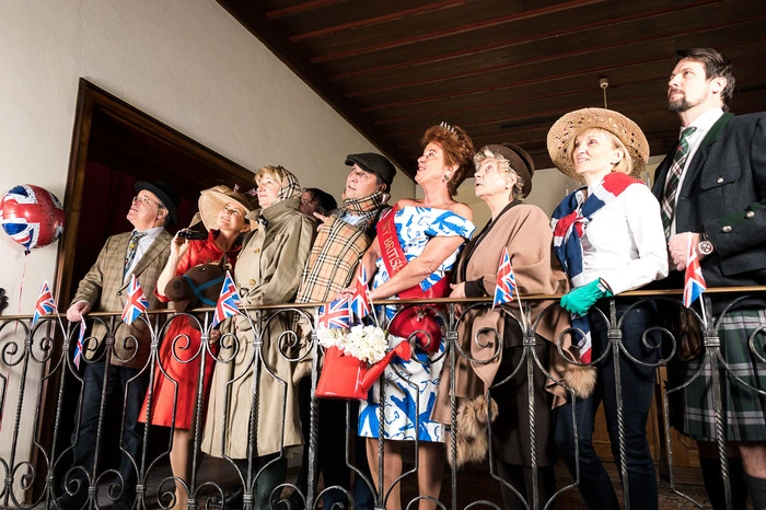 Auch bei den Erwachsenen des Ballkomitees unter Präsidentin Ina Lerchbaumer (Vierte von rechts) laufen die Vorbereitungen bereits auf Hochtouren.