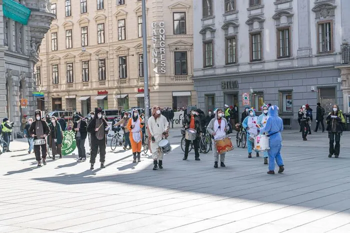 Ab heute nimmt die Bewegung wieder die wöchentlichen Freitags-Schulstreiks auf.