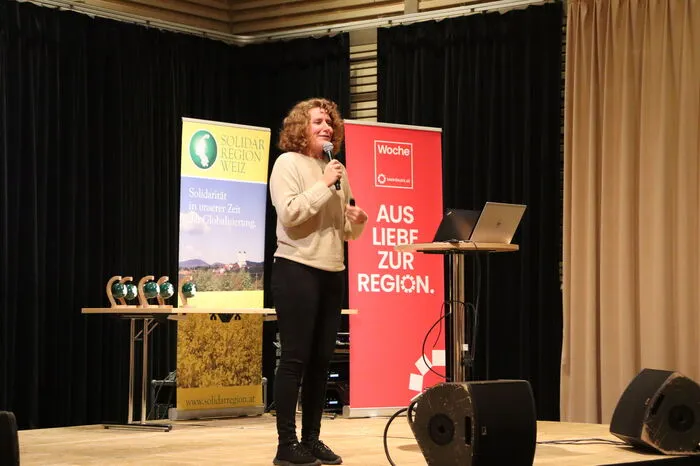 Gefesselt war das Publikum auch von Katharina Rogenhofer. Sie ist unter anderem Mitgründerin von "Fridays for Future Österreich" und zog am Mittwochabend Parallelen zwischen dem Klima und dem Veranstaltungsthema "Frieden": "Ich freue mich zu sehen, wie sich Menschen für eine bessere Welt einsetzen, vor allem hier in der Region."