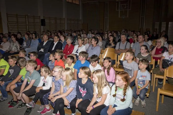 Der Betrag geht an einen jungen querschnittsgelähmten Mann.