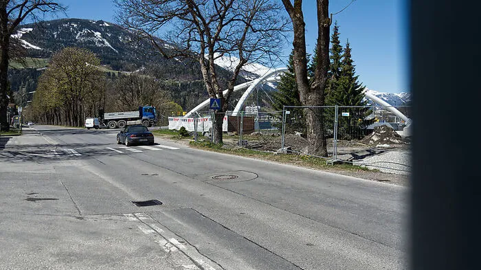 Die Draubrücke wird an die Tristacher Straße angebunden