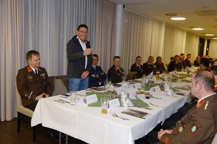 Zusätzlich zu den Einsätzen wurden 7834 Stunden für Ausbildung, Jugendarbeit, Wartung und Veranstaltungen aufgewendet.