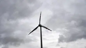 ABD0129_20190211 - LOOSDORF - ÖSTERREICH: ++ THEMENBILD ++ Illustration zum Thema Energie / Strom / Windräder / Windkraft / Windenergie. Im Bild: Ein Windrad aufgenommen am Montag, 11. Februar 2019, in der Nähe von Loosdorf in Niederösterreich. - FOTO: APA/HELMUT FOHRINGER,sujet