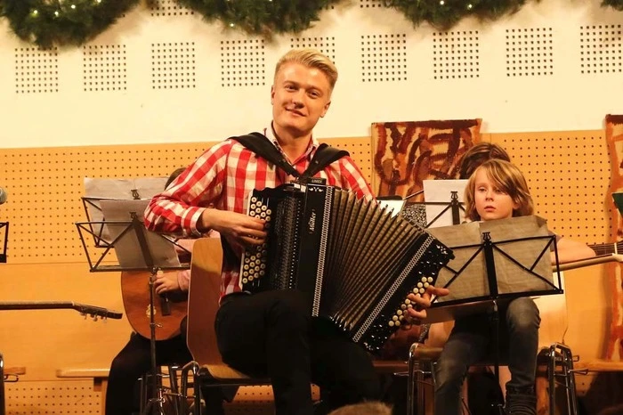 Sebastian Thiers größte musikalische Erfolge auf der Steirischen Harmonika sind WM-Dritter 2013 und Juniorenvizeweltmeister 2011.