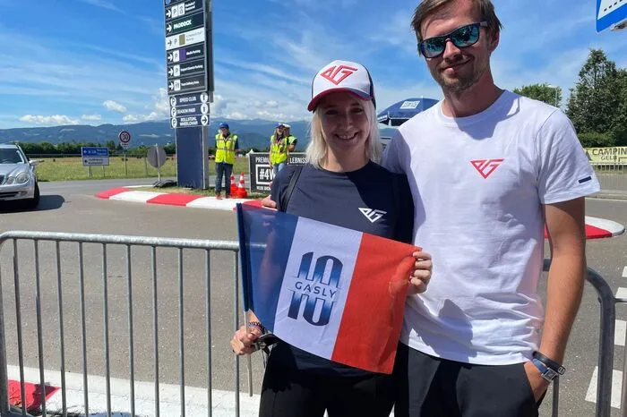 Pierre Gasly hat nicht nur in Frankreich viele Fans. Magdalena und Lukas kamen aus Tschechien an den Ring.