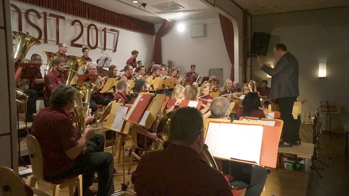 Das abwechslungsreiche Programm reichte von Johann Strauss Melodien bis hin zu Reinhard Fendrich Songs. Klicken Sie sich durch die Fotos anlässlich der öffentlichen Generalprobe.