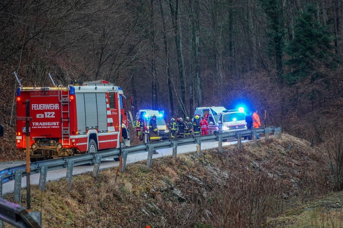 Dabei überschlug sich das Gefährt mehrmals.