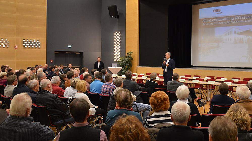 Bürgermeister Karl Rudischer informierte die Bevölkerung kürzlich über die Pläne der ÖBB