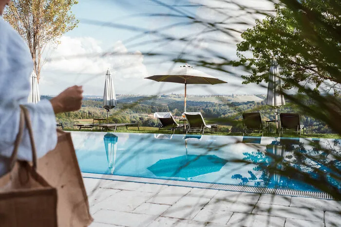 Der beheizte Außenpool des Hotels Sibon