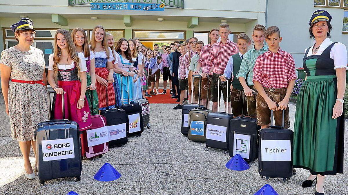 Abflug in die Ferien! Hier die Schüler der 4. Klassen der NMS Krieglach