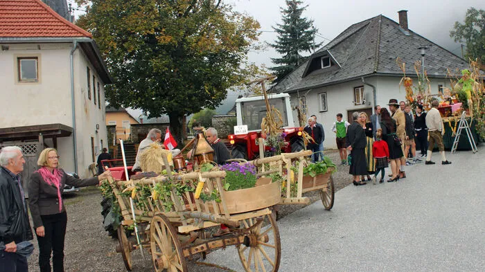 In St. Filippen versammelten sich am Sonntag die Teilnehmer des Erntedank-Umzuges