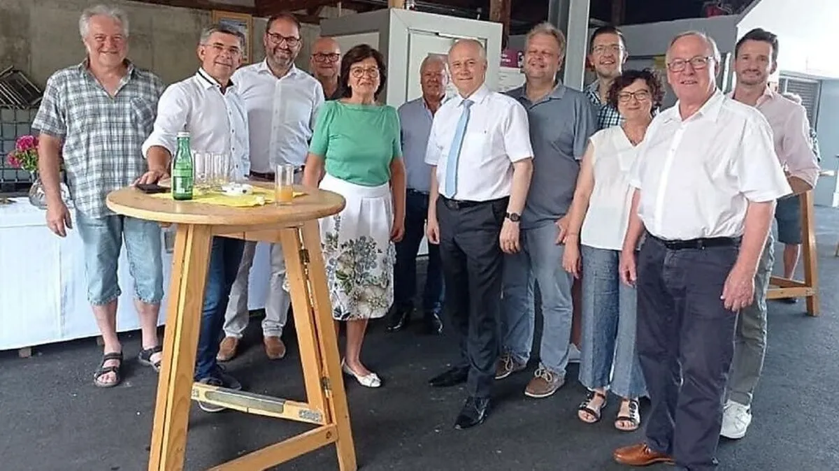 Bürgermeisterin Christine Siegel und Umweltlandesrat Johann Seitinger (beide Mitte) eröffneten den Ressourcenpark