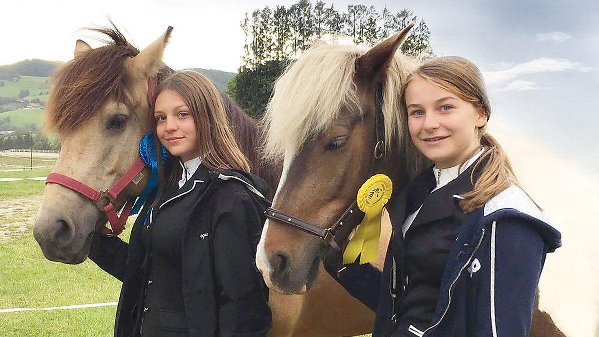 Elisa und Melina Fuchs mit ihren Pferden 