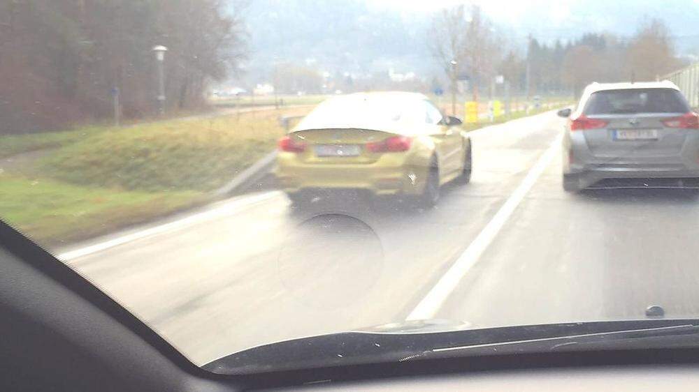 Der gelbe BMW raste durch die Stadt