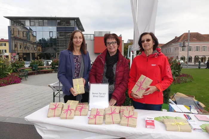 Bitten zum „Blind Date“: Karin Hebenstreit, Renate Huemer und Roswitha Sommer