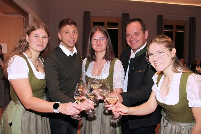 Unter den Verkostern waren die Bürgermeister Roman Neumann und Lukas Vogl, Vizebürgermeisterin Sonja Wibner sowie Kommerzialrat Peter Konrad und Hauptbrandinspektor Mark Wibner.