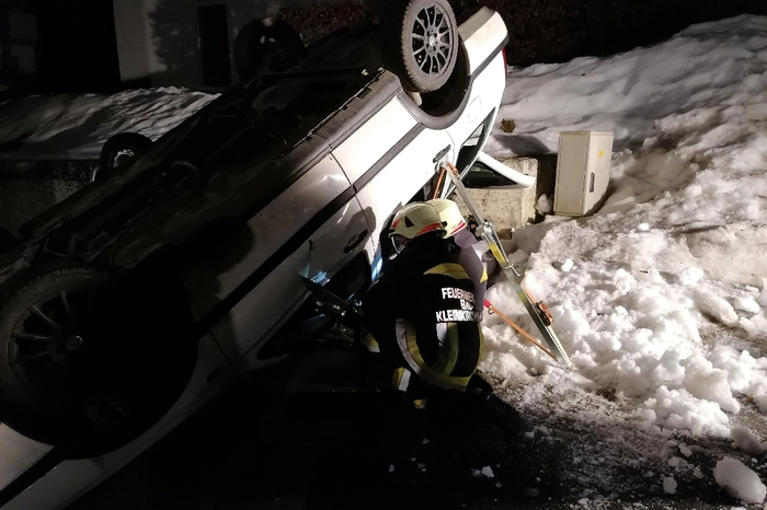 Die Freiwillige Feuerwehr Bad Kleinkirchheim führte eine Großübung mit einem simulierten Verkehrsunfall durch