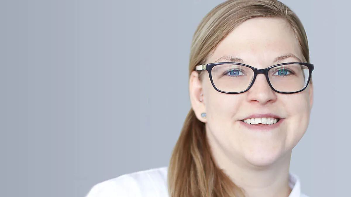 Anne Linhardt ist am Institut für Oberflächentechnologien und Photonik tätig