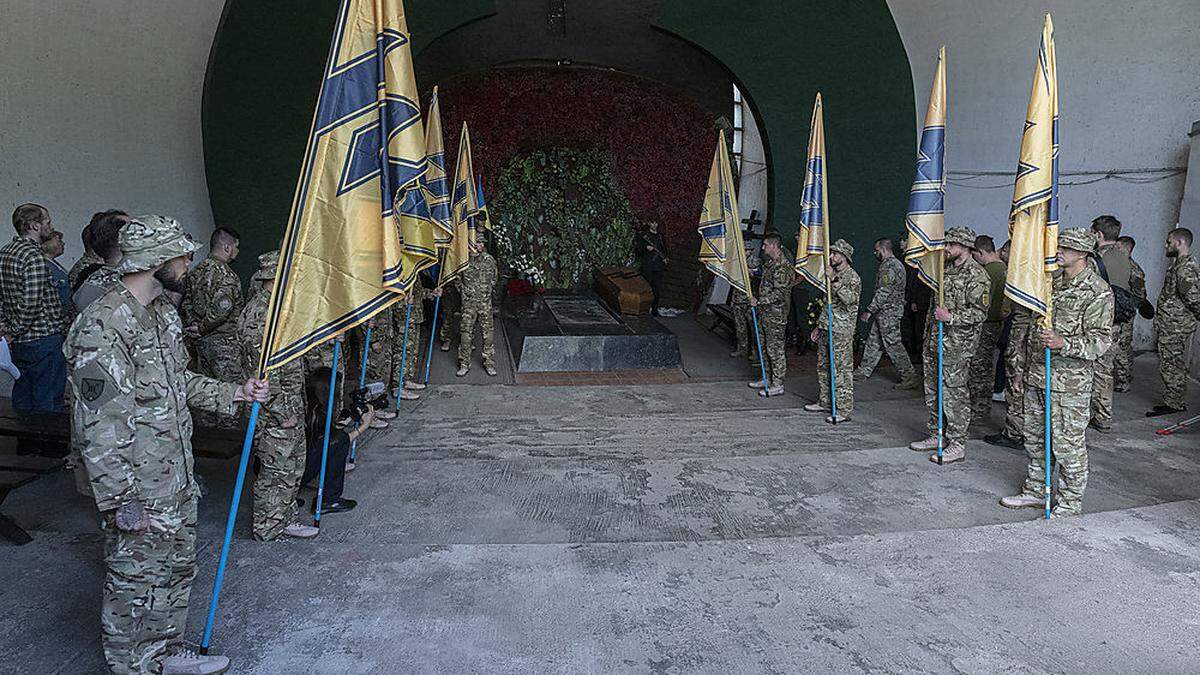 Angehörige des Asow-Regiments haben lange im Asow-Stahlwerk in der südukrainischen Hafenstadt Mariupol ausgeharrt