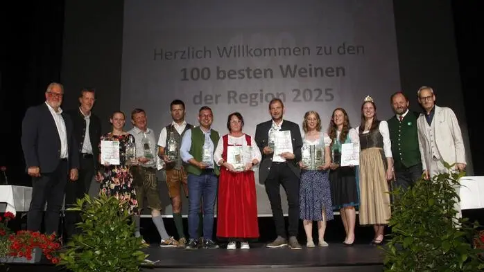 Im Rahmen einer Blindverkostung ermittelte eine fachkundige Jury die „Besten Weine“ in neun verschiedenen Kategorien. 