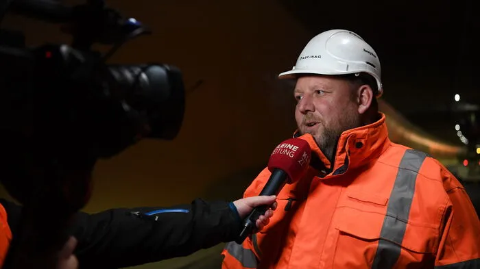 Projektleiter Herwig Moser verspricht: Bis Mitte Dezember wird der Tunnel freigegeben.