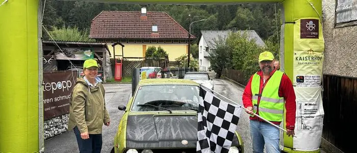 Hochsteiermark-Geschäftsführerin Ute Gurdet und Veranstalter Werner Ully beim Start der Hochsteiermark-Classic in der Stanz