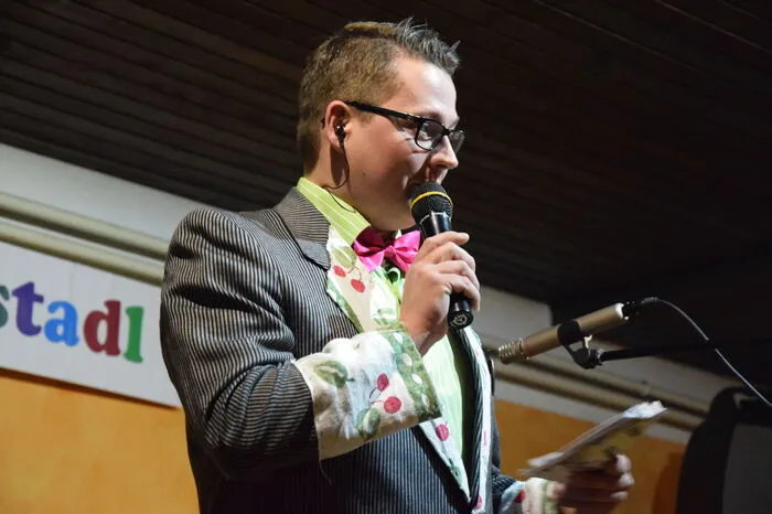Im Gasthaus Wallner führte Moderator Andy Oarg durch das vielschichtige Programm.
