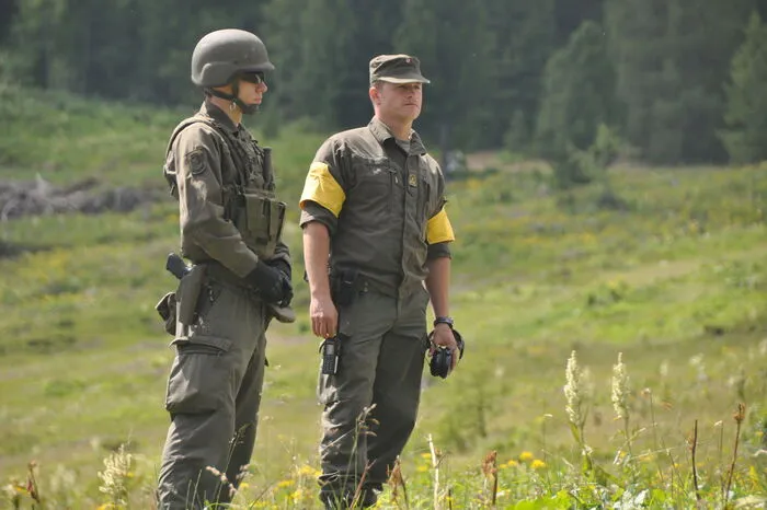 Hauptmann Christian Tinnacher (rechts im Bild) ist Kommandant der 3. Jägerkompanie, die nur aus Kaderpräsenzsoldaten besteht. Sie ist der Spezialverband innerhalb des Bataillons.