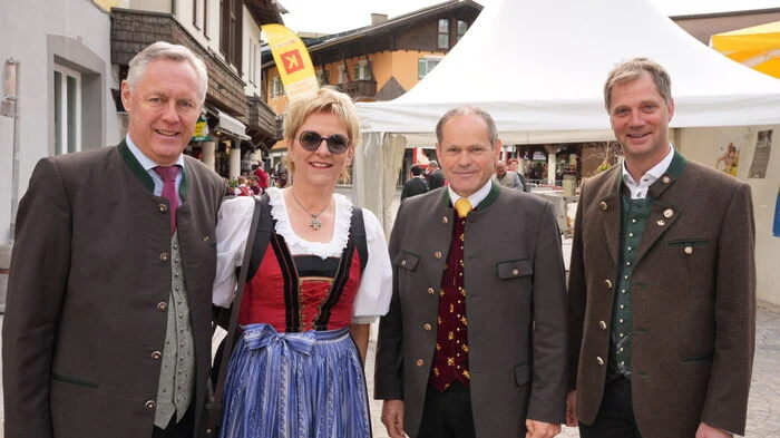 Amtsleiter Franz Josef Bernhard, ORF-Landesdirektorin Karin Bernhard und die beiden Bürgermeister Peter Suntinger (Großkirchheim) und Martin Lackner (Heiligenblut)