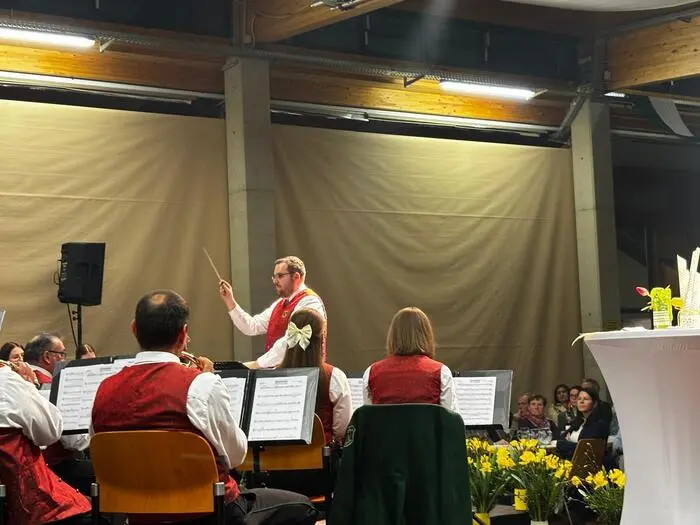 Matthias Faßold dirigierte im März 2026 sein erstes und einziges Konzert mit der Musikkapelle Kapfenstein