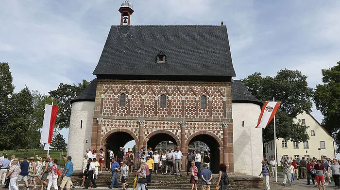 Das Kloster Lorsch (gegründet 764) war einst Kultur- und Machtzentrum und ist heute Publikumsmagnet	 