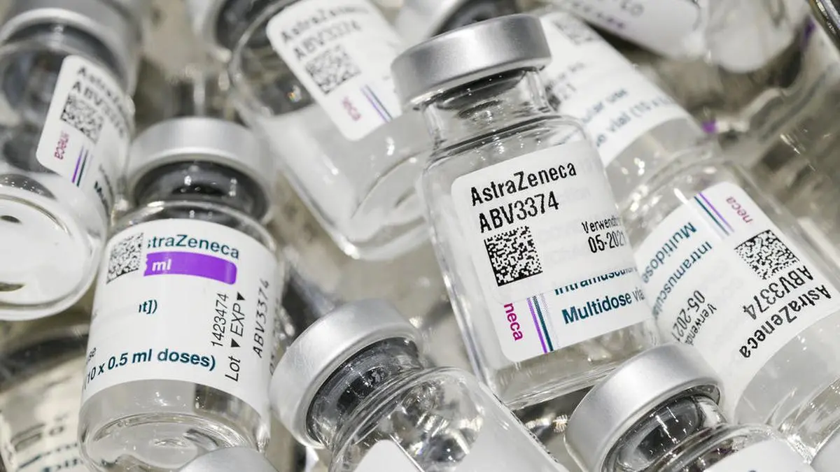 GERMANY, corona vaccine GERMANY, Hamburg, corona pandemic, largest vaccination center in Germany, for daily max 7000 people, empty vials of british vaccine AstraZeneca *** DEUTSCHLAND, Hamburg, Corona Pandemie, Impfzentrum der KVH und Sozialbehörde Hamburg in den Messehallen, groesstes Impfzentrum Deutschlands fuer bis zu 7000 Menschen taeglich, leere Glasflachen des britischen Impfstoff AstraZeneca nach dem Aufziehen auf Spritzen Hamburg Germany 
