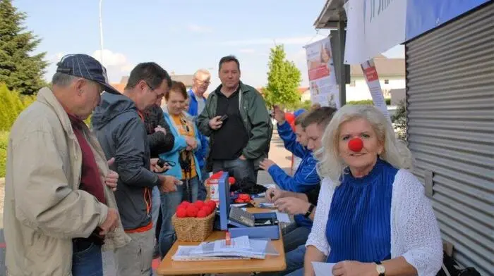 Knapp 300 Wander- und Laufbegeisterte kamen zum ersten Rote-Nasen-Lauf und -Wandertag nach Sinabelkirchen, eingeladen von der örtlichen SPÖ und dem Sportverein Union Sinabelkirchen.