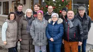 01.12.2023, Haus im Ennstal, Steiermark, Österreich (Austria): Der Verein Hauser helfen Hausern organisiert ehrenamtlich jedes Jahr einen Adventmarkt und engagiert sich für unschuldig in Not geratene Menschen in der Marktgemeinde Haus im Ennstal. Gruppenbild mit Obfrau Gudrun Schweiger, 4. von rechts.
Fotocredit: Martin Huber
