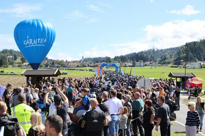 Ab 12 Uhr zieht die Parade über Finkenstein nach Villach, rund um den Ossiacher See und über Wernberg und Rosegg zurück nach Faak