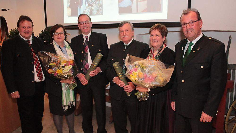 Die beiden Preisträger Rüdiger Böckel (2.v.l.) und Alois Gamsjäger mit ihren Gattinnen und Bürgermeister Karl Dobnigg (r.) sowie Vize-Bürgermeister Hannes Nimpfer 
