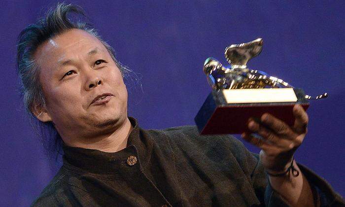 Regisseur Kim Ki Duk, hier mit dem Goldenen Löwen 2012