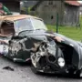Der ramponierte Jaguar