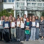 1. Reihe: Maya Seiwald, Rosa Schantl, Mia Rupitsch, FCE-Betreuerin Mag. Doris Girstmair, Lorena Niederwieser
2. Reihe: Irina Blasisker, Jasmina Valtiner, Lorena Goller, Elena Brunner, Noemi Schneeberger, Englischlehrerinnen Mag. Sonja Winkler und Mag. Inge Pichler
3. Reihe: Direktor Hofrat Mag. Meinhard Trummer, Lorenz Blaßnig, Samuel Lexer, Manuel Tabernig, Lorena Lusser