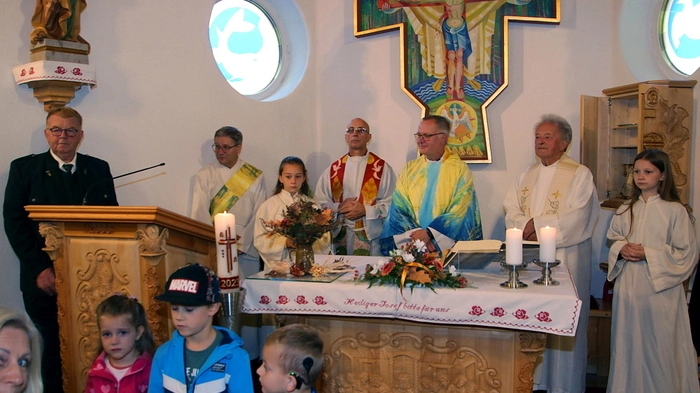 Die Kapellengemeinschaft mit Franz Pehsl, Chriata Schauer und Maria Lässer an der Spitze schuf unter tatkräftiger Mithilfe der Bevölkerung ein kleines, sehenswertes Gotteshaus.