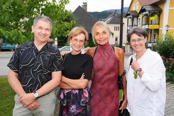 Klicken Sie sich bitte durch die weiteren Fotos!