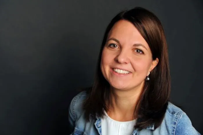 Romana Rauter, Lehrende, Uni Graz: Wir alle haben viel gelernt im vergangenen Jahr. Eine Präsenzeinheit kann man nicht eins zu eins ins Digitale übertragen, ich freue mich jetzt auf die Präsenzlehre und persönliche Begegnungen. Wir als Lehrende haben die Möglichkeit die besten Dinge aus jeder Welt – Präsenz und online – zu kombinieren.