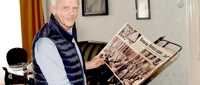 Helmut Schaupensteiner im Hofer-Haus in Rottenmann mit einer Zeitun aus 1956, in der über die Hochzeit von Grace Kelly in Monaco berichtet wird. Die Lange Nacht der Museen findet österreichweit am 3. Oktober statt.