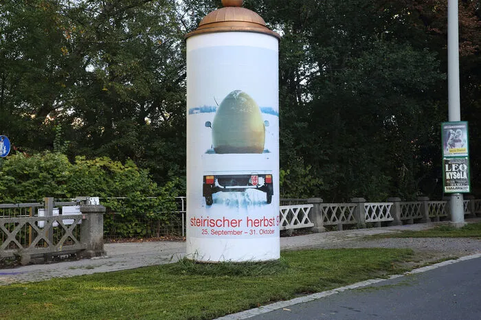 ... oder dieses legendäre Ei-Sujet von Martin Kippenberger aus dem Jahr 1997 ...