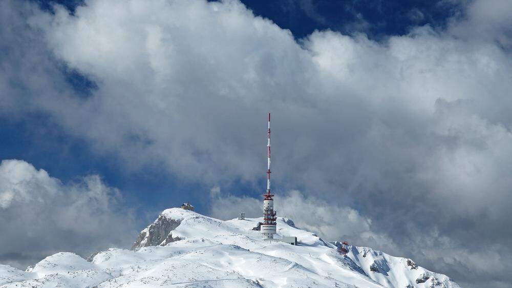 Bei eisigen Temperaturen hat sich der Gipfel am Dobratsch an die Jahreszeit angepasst