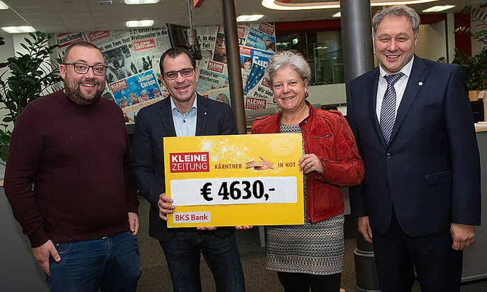 Die Richter Gernot Kanduth (2. v. l.) und Manfred Herrnhofer (r.) brachten die Spende von 4630 Euro zum „Kärntner in Not“-Team Albert Lesjak (l.) und Susanne Koschier