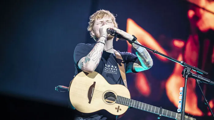 Das Stadion sang mit, als Ed Sheeran am Freitagabend seine größten Hits und neue Nummern sang.