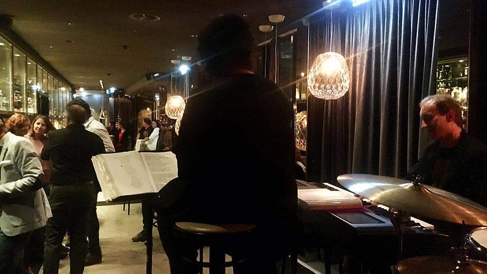Das Francesca Viaro Trio unterhielt die Gäste in der Lagana Bar mit Soul, Pop und Swing