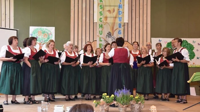Man feierte den 60. Geburtstag des jetzigen Standortes der Volkschule, nachdem die vorherige Schule nicht mehr den Anforderungen der 60er Jahre entsprochen hatte. Mit Schuljahr 1962 begann am jetzigen Standort der Schulbetrieb. 